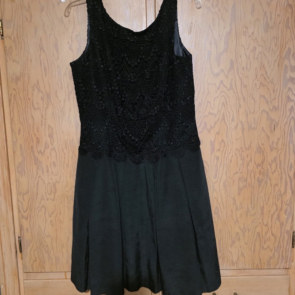 White House Black Market 12 Black Lace Bodice Cocktail Party Dress Classic Chic